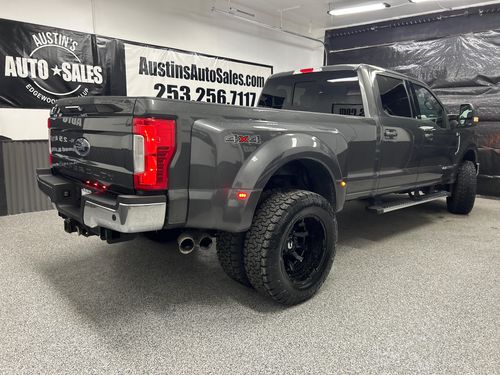 2019 Ford F-350 Super Duty Lariat Crew Cab Lower Image 3