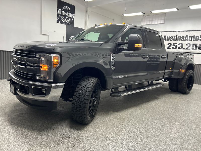 2019 Ford F-350 Super Duty Lariat Crew Cab Upper Image 2