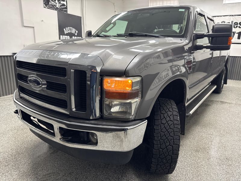 2009 Ford F-350 Super Duty XLT Crew Cab Upper Image 2