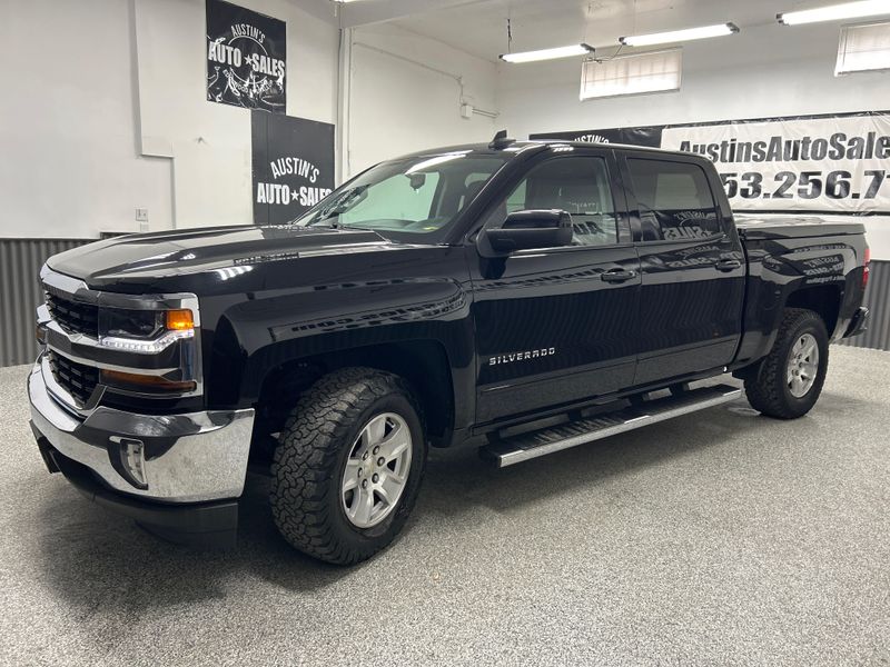 2017 Chevrolet Silverado 1500 LT Crew Cab Upper Image 2