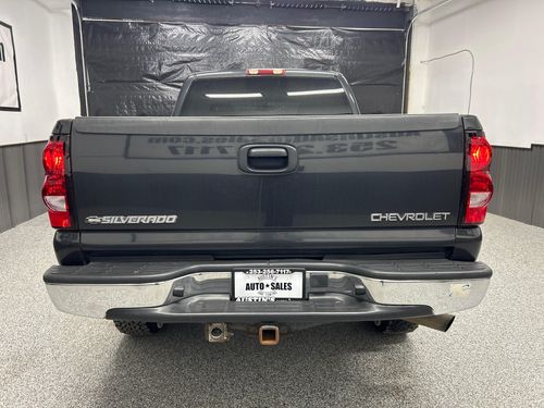2004 Chevrolet Silverado 2500HD LT Extended Cab Lower Image 2