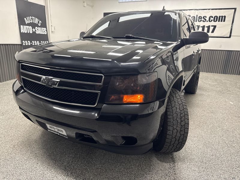 2010 Chevrolet Tahoe LS Upper Image 2