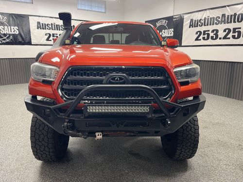 2017 Toyota Tacoma TRD Off-Road Double Cab Lower Image 3