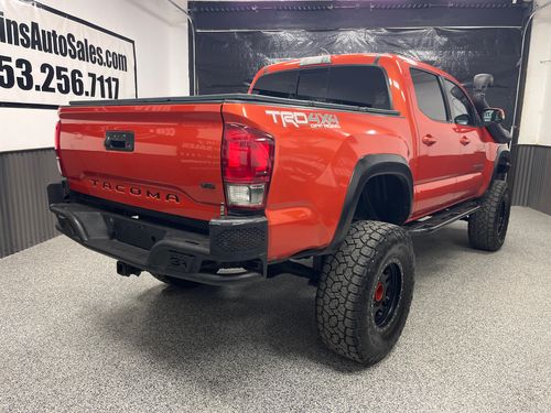 2017 Toyota Tacoma TRD Off-Road Double Cab Lower Image 1