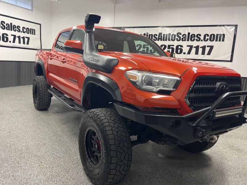 2017 Toyota Tacoma TRD Off-Road Double Cab Upper Image 1