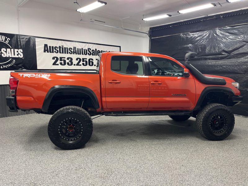 2017 Toyota Tacoma TRD Off-Road photo 2