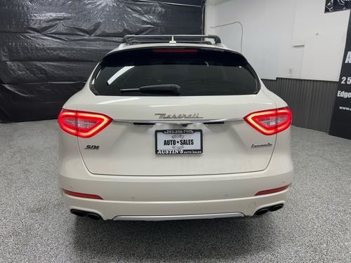 2017 Maserati Levante S Lower Image 3