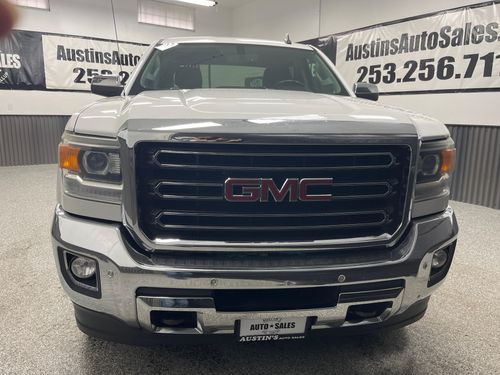 2015 GMC Sierra 2500HD SLT Crew Cab Lower Image 3