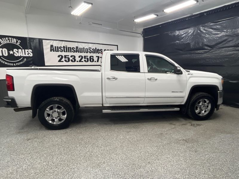 2015 GMC Sierra 2500HD SLT Crew Cab Upper Image 2