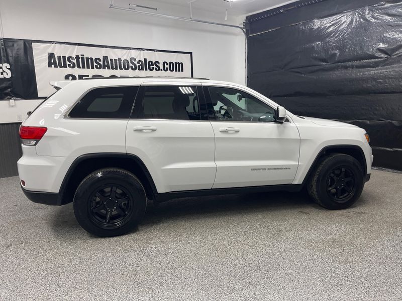 2016 Jeep Grand Cherokee Laredo Upper Image 2