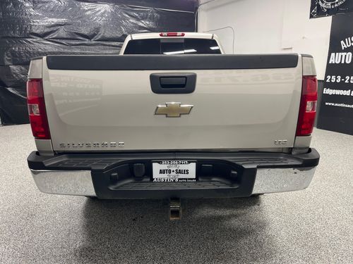 2008 Chevrolet Silverado 3500HD LTZ Crew Cab Lower Image 2