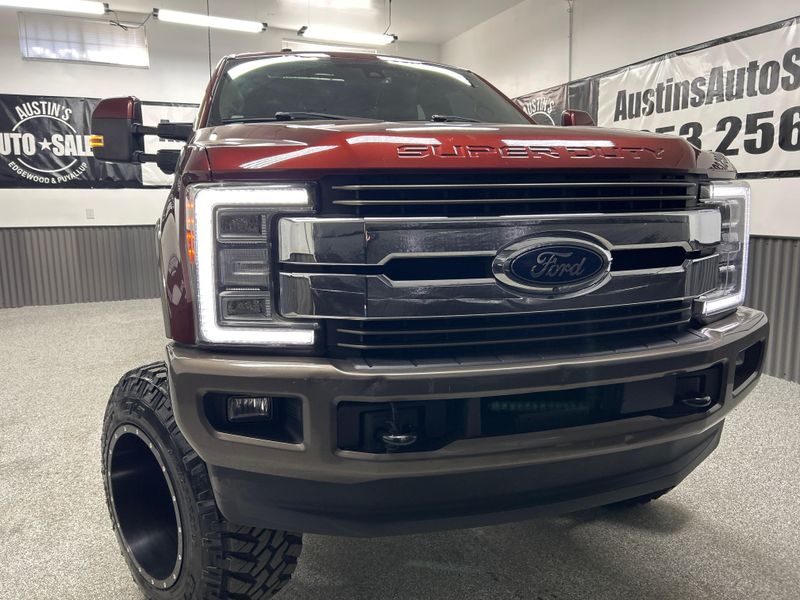 2017 Ford F-250 Super Duty King Ranch Crew Cab Upper Image 2