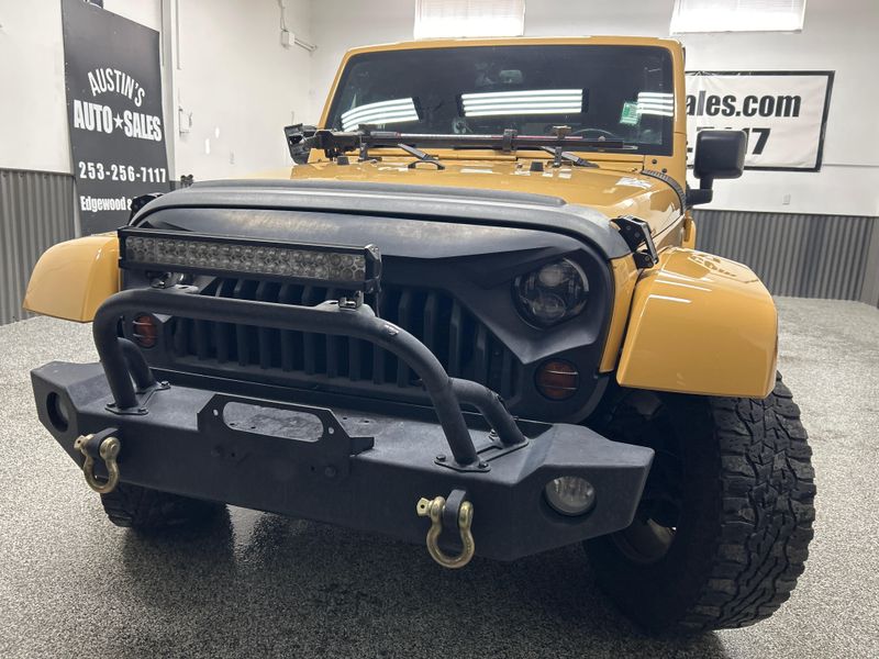 2013 Jeep Wrangler Unlimited Sahara Upper Image 2