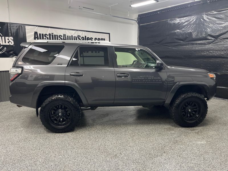 2017 Toyota 4Runner SR5 Upper Image 2