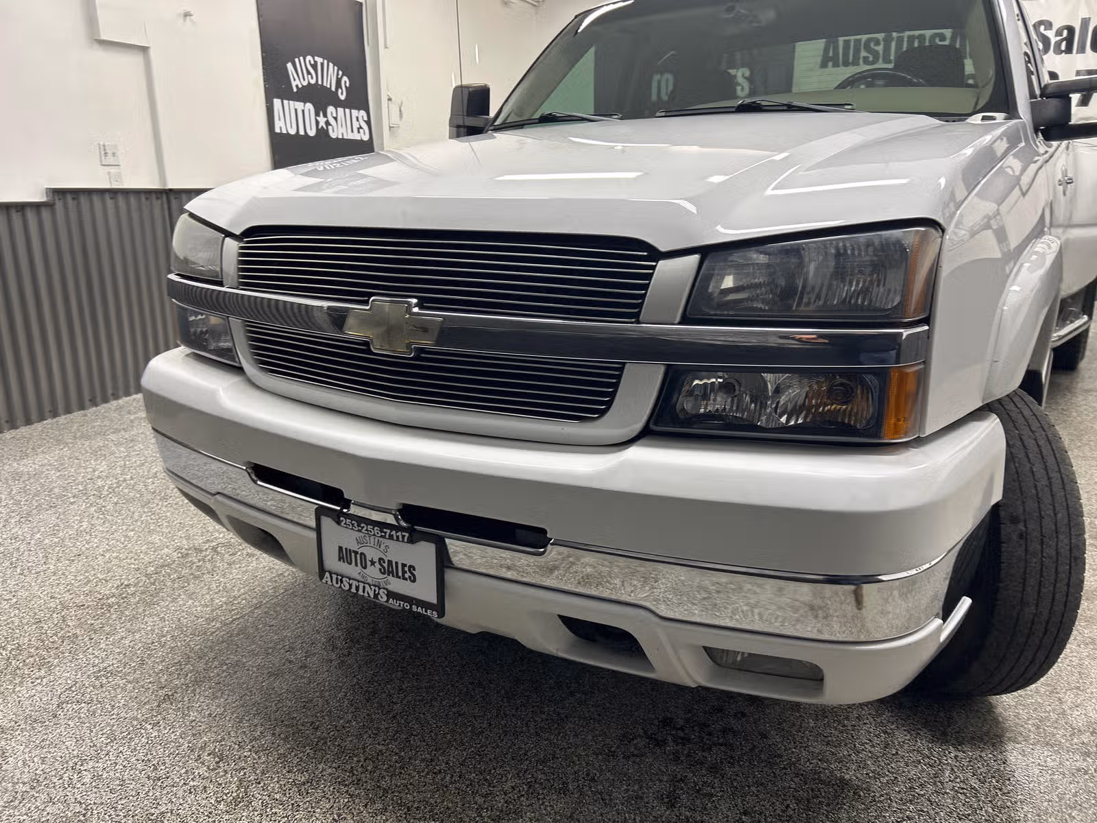 2003 Chevrolet Silverado 3500 LT Upper Image 2