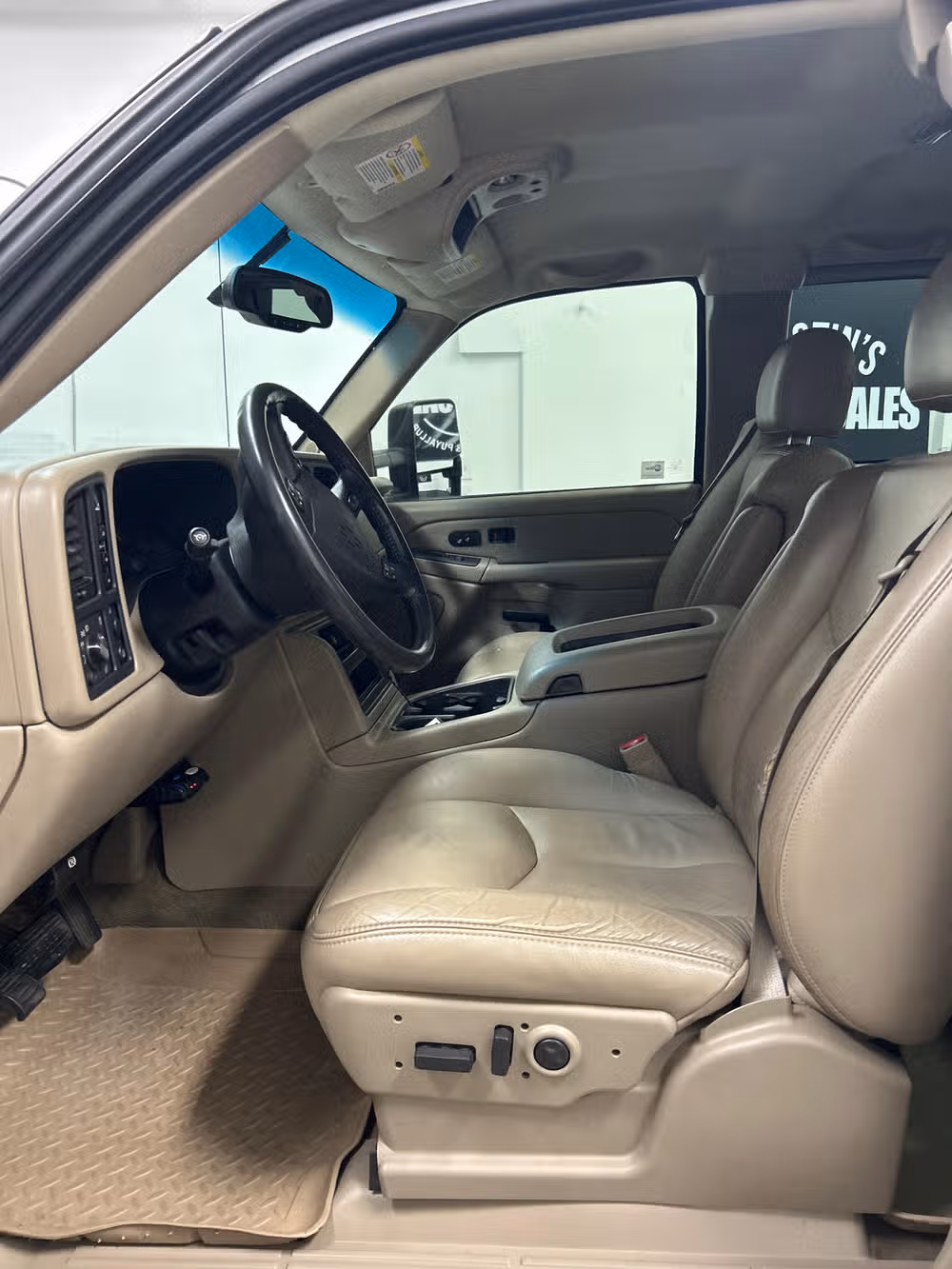 2003 Chevrolet Silverado 3500 LT Image 10