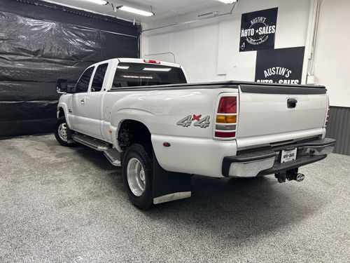 2003 Chevrolet Silverado 3500 LT Extended Cab Lower Image 2