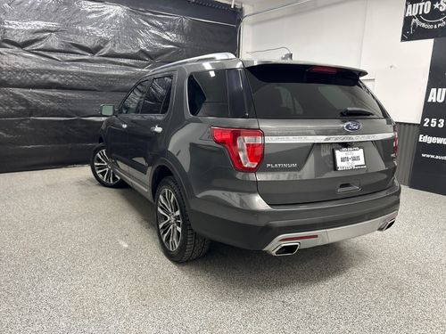 2016 Ford Explorer Platinum Lower Image 2
