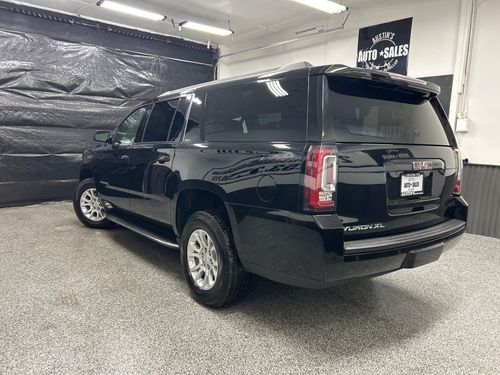2020 GMC Yukon XL SLT Lower Image 2