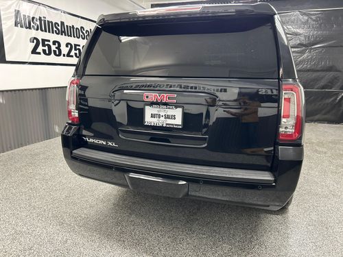 2020 GMC Yukon XL SLT Lower Image 3