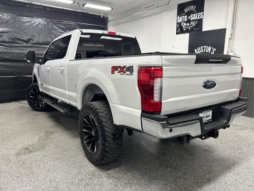 2019 Ford F-350 Super Duty Lariat Lower Image 2