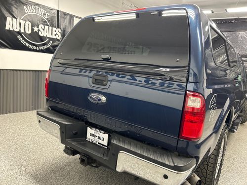 2015 Ford F-250 Super Duty Lariat Crew Cab Lower Image 3