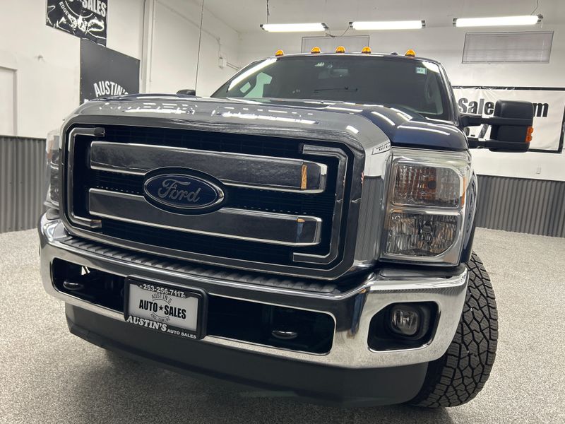 2015 Ford F-250 Super Duty Lariat Crew Cab Upper Image 2