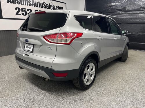 2016 Ford Escape SE Lower Image 1
