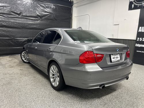 2009 BMW 3 Series 335i xDrive Lower Image 2