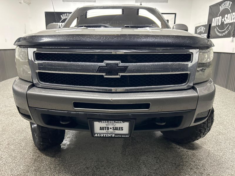 2009 Chevrolet Silverado 1500 LTZ Upper Image 2