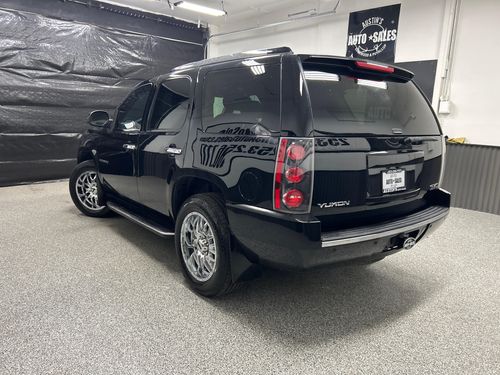 2008 GMC Yukon Denali Lower Image 2