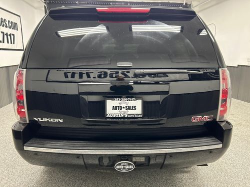 2008 GMC Yukon Denali Lower Image 3