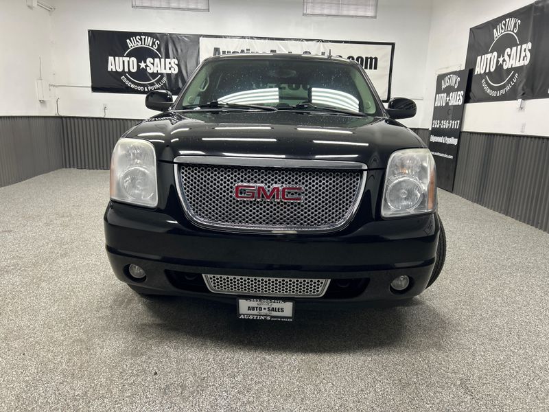 2008 GMC Yukon Denali Upper Image 2