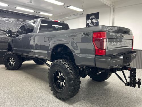 2021 Ford F-350 Super Duty Lariat Lower Image 2