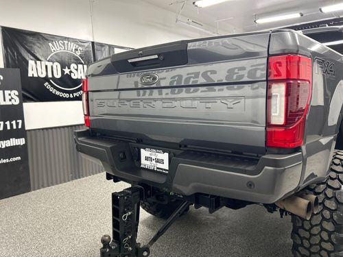 2021 Ford F-350 Super Duty Lariat Lower Image 3