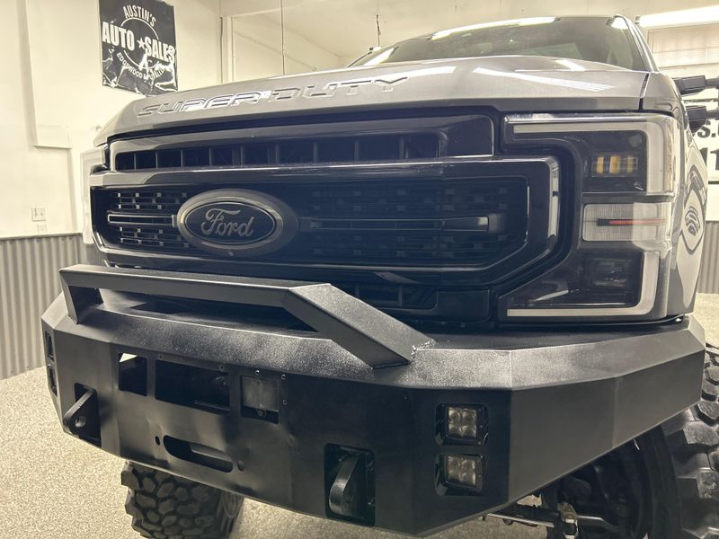 2021 Ford F-350 Super Duty Lariat Upper Image 2