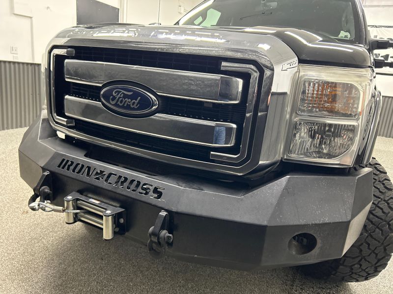 2015 Ford F-350 Super Duty Lariat Upper Image 2