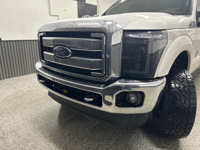 2016 Ford F-350 Super Duty Lariat Upper Image 2