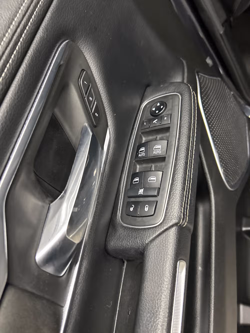 2019 Ram 1500 Laramie Image 9