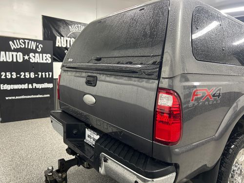 2012 Ford F-350 Super Duty Lariat Lower Image 3