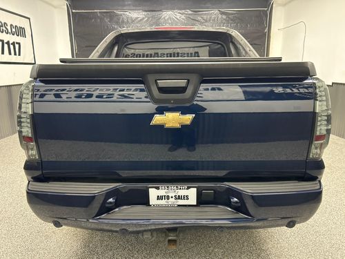 2008 Chevrolet Avalanche LTZ Crew Cab Lower Image 3