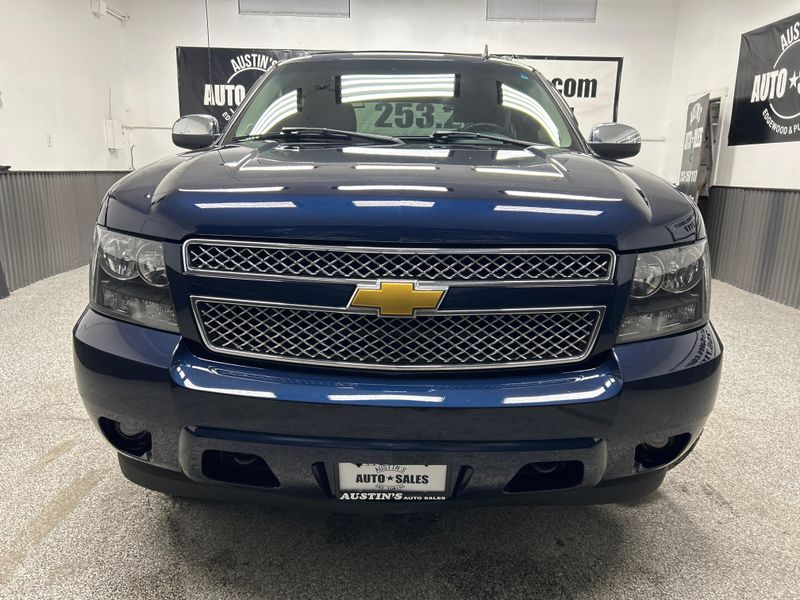 2008 Chevrolet Avalanche LTZ Crew Cab Upper Image 2