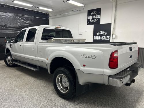2010 Ford F-350 Super Duty Lariat Lower Image 2