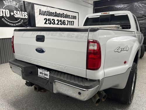 2010 Ford F-350 Super Duty Lariat Lower Image 3
