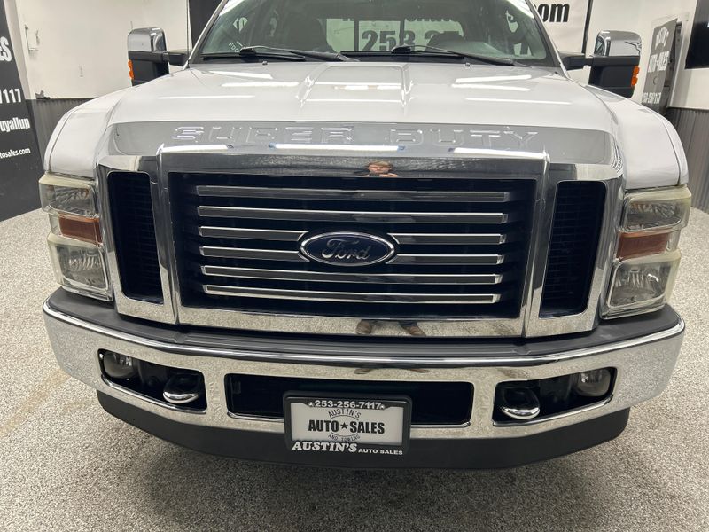 2010 Ford F-350 Lariat photo 2