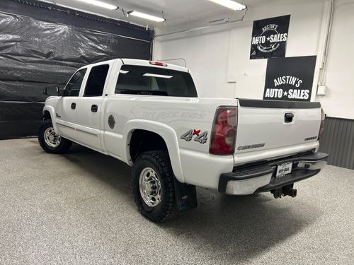 2003 Chevrolet Silverado 2500HD LT Crew Cab Lower Image 2