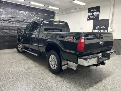 2014 Ford F-350 Super Duty Lariat Lower Image 2