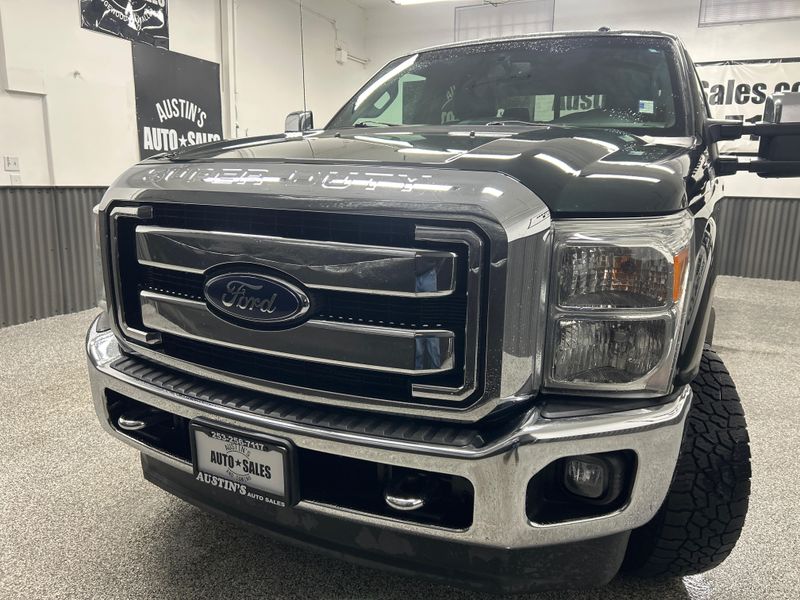 2014 Ford F-350 Super Duty Lariat Upper Image 2