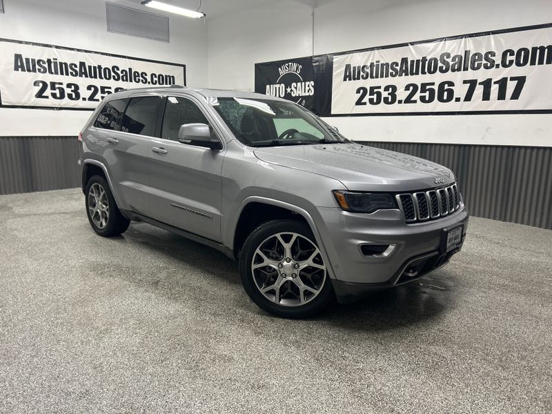 2018 Jeep Grand Cherokee Sterling Edition Upper Image 1