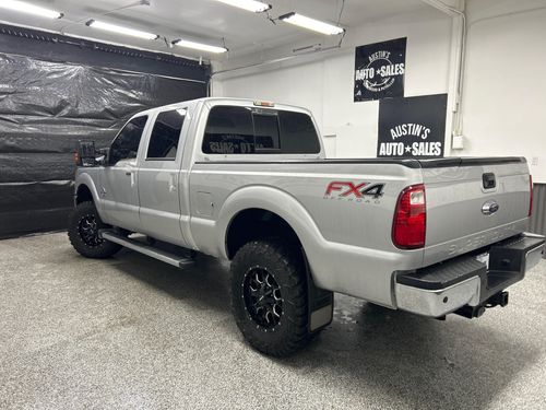 2016 Ford F-350 Super Duty Lariat Lower Image 2